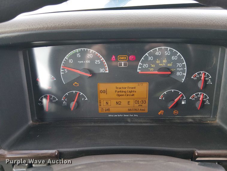 image for item YA1374 2018 Volvo VN semi truck