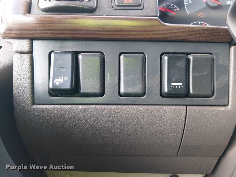 image for item YA1374 2018 Volvo VN semi truck