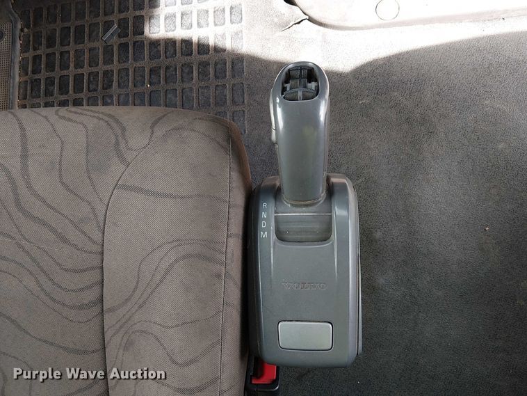 image for item YA1374 2018 Volvo VN semi truck