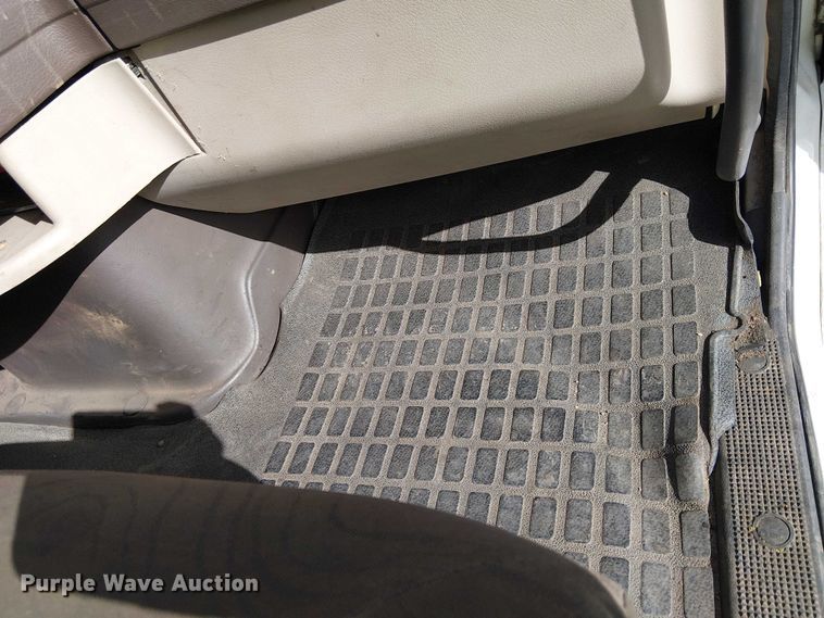 image for item YA1374 2018 Volvo VN semi truck