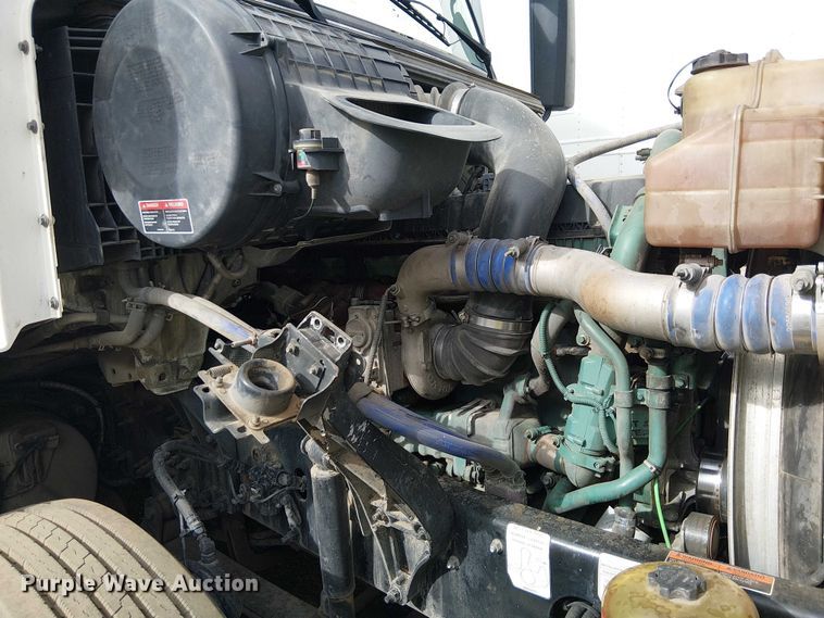 image for item YA1374 2018 Volvo VN semi truck