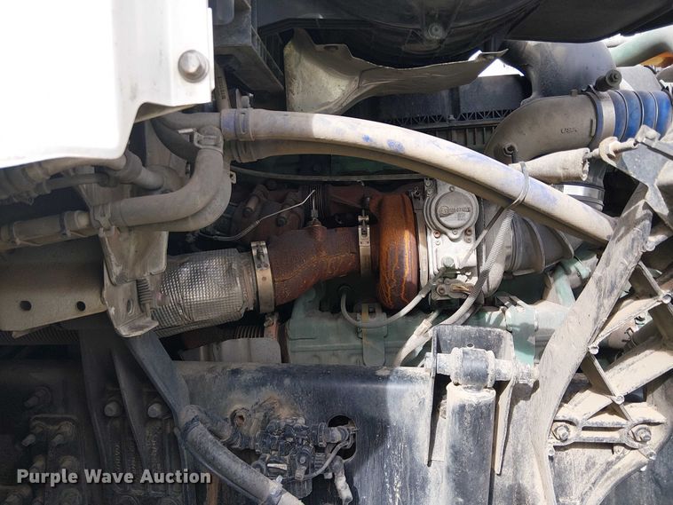 image for item YA1374 2018 Volvo VN semi truck