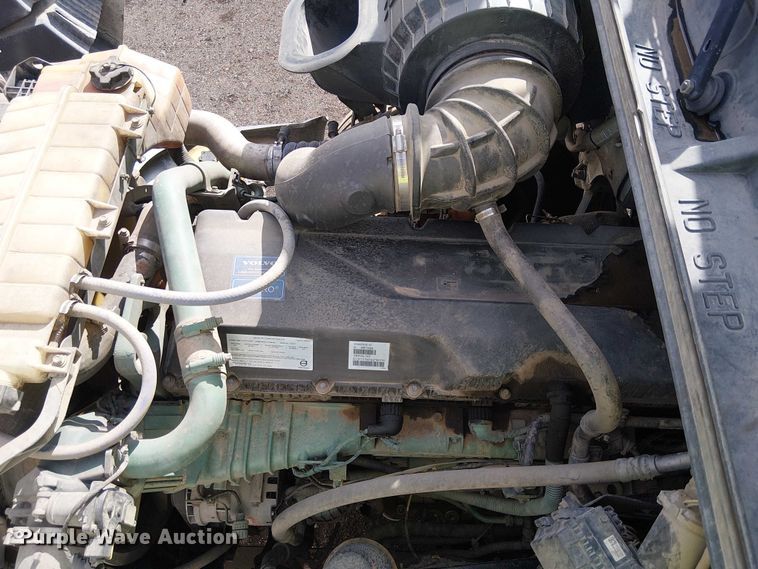 image for item YA1374 2018 Volvo VN semi truck