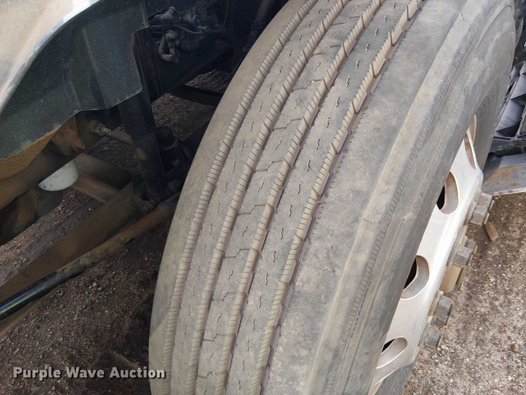 image for item YA1374 2018 Volvo VN semi truck