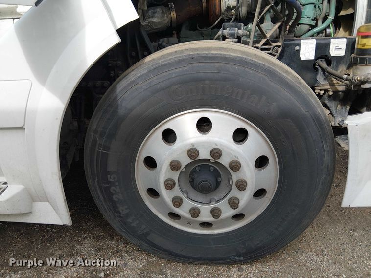 image for item YA1374 2018 Volvo VN semi truck