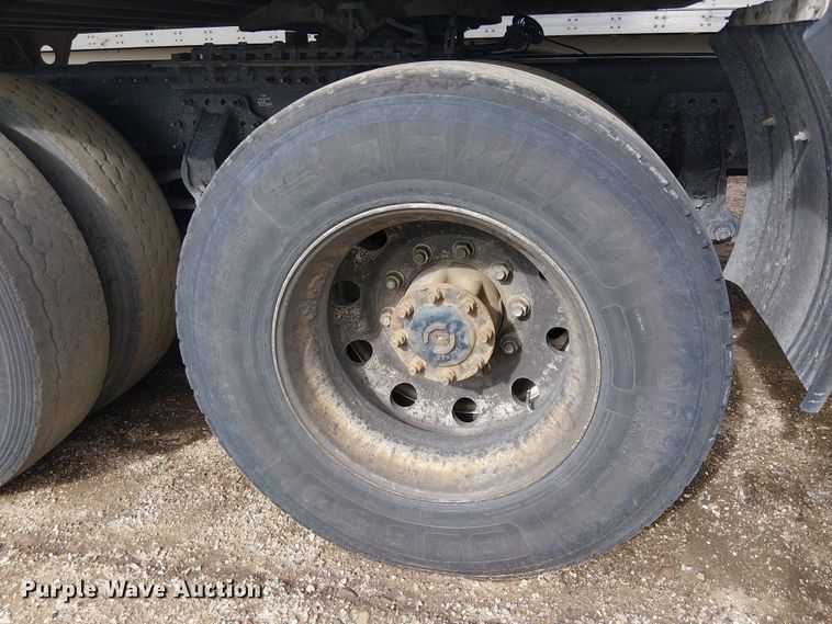 image for item YA1374 2018 Volvo VN semi truck