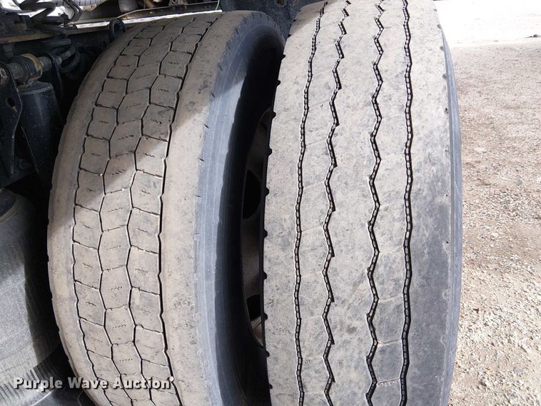 image for item YA1374 2018 Volvo VN semi truck