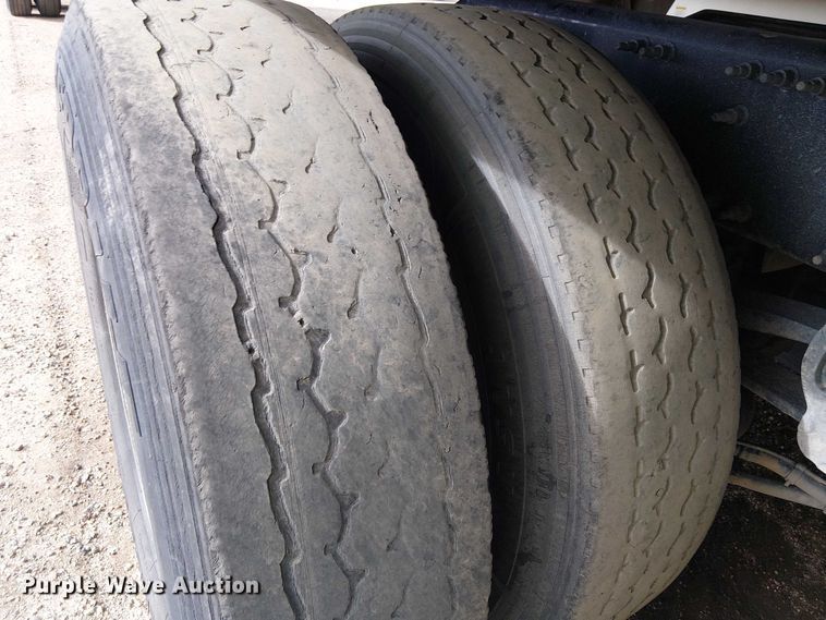 image for item YA1374 2018 Volvo VN semi truck