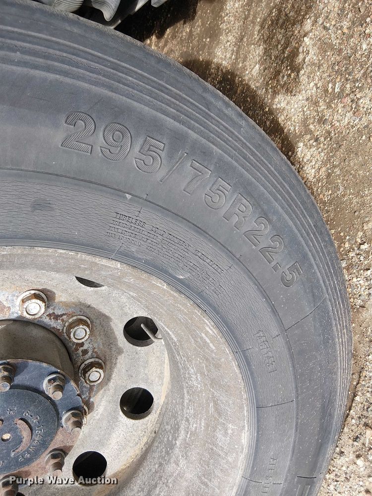 image for item YA1374 2018 Volvo VN semi truck