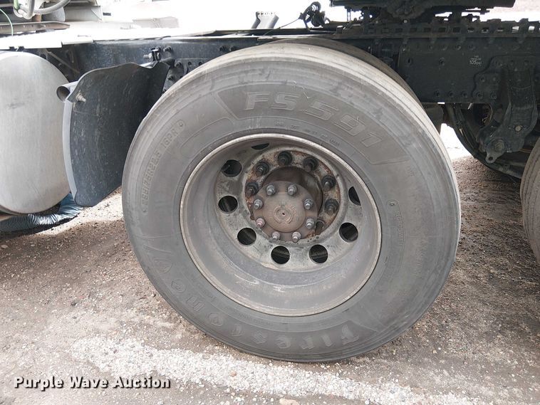 image for item YA1374 2018 Volvo VN semi truck