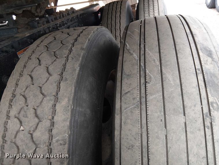 image for item YA1374 2018 Volvo VN semi truck