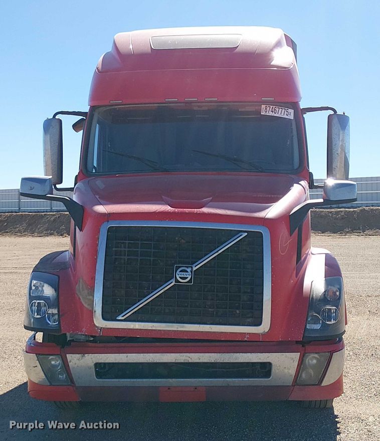 image for item YA1375 2018 Volvo VNL semi truck