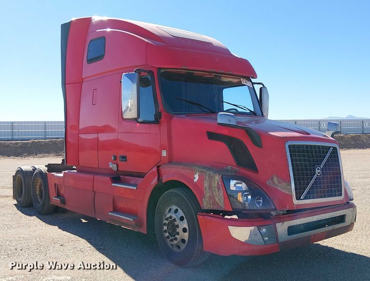 image for item YA1375 2018 Volvo VNL semi truck