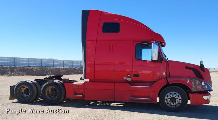 image for item YA1375 2018 Volvo VNL semi truck
