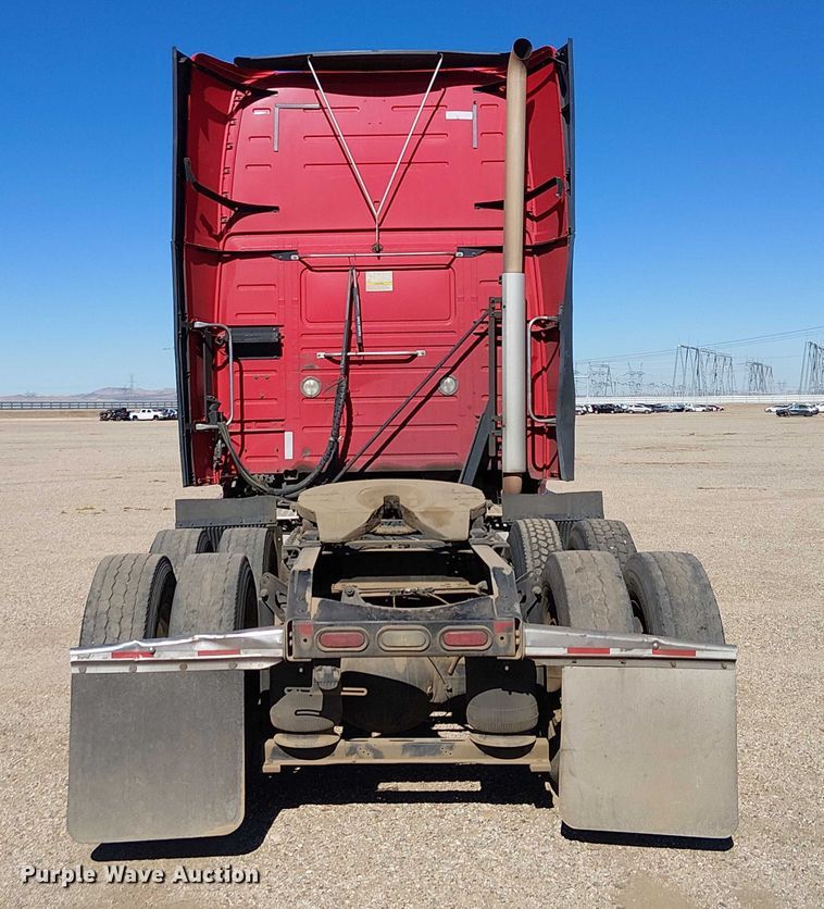 image for item YA1375 2018 Volvo VNL semi truck