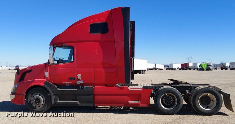 image for item YA1375 2018 Volvo VNL semi truck