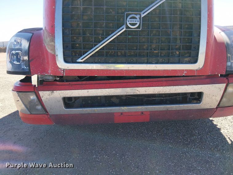 image for item YA1375 2018 Volvo VNL semi truck