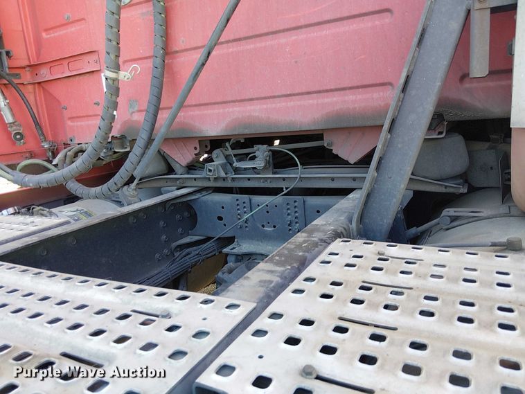 image for item YA1375 2018 Volvo VNL semi truck