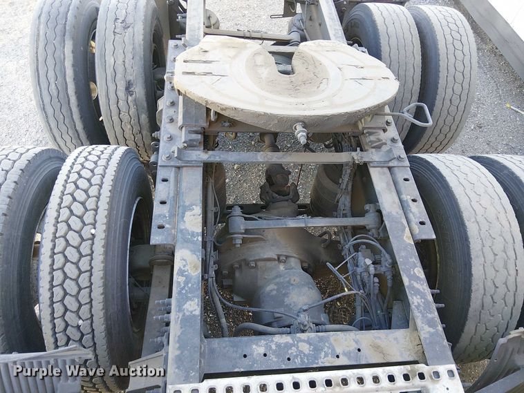 image for item YA1375 2018 Volvo VNL semi truck