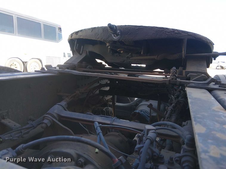 image for item YA1375 2018 Volvo VNL semi truck