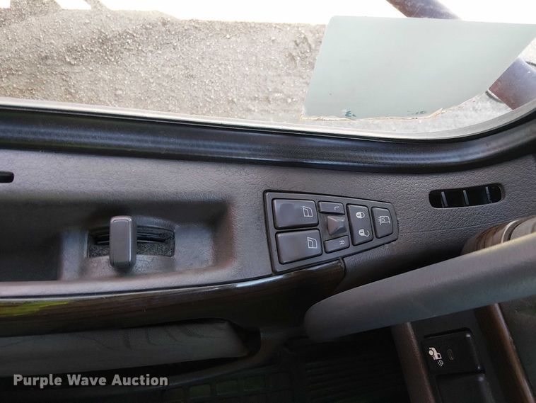 image for item YA1375 2018 Volvo VNL semi truck