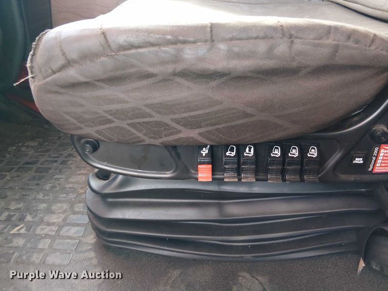 image for item YA1375 2018 Volvo VNL semi truck