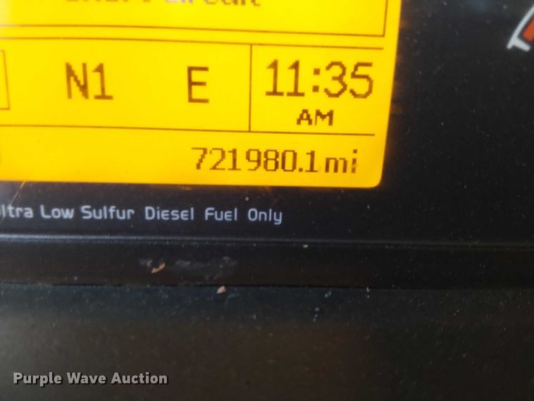 image for item YA1375 2018 Volvo VNL semi truck