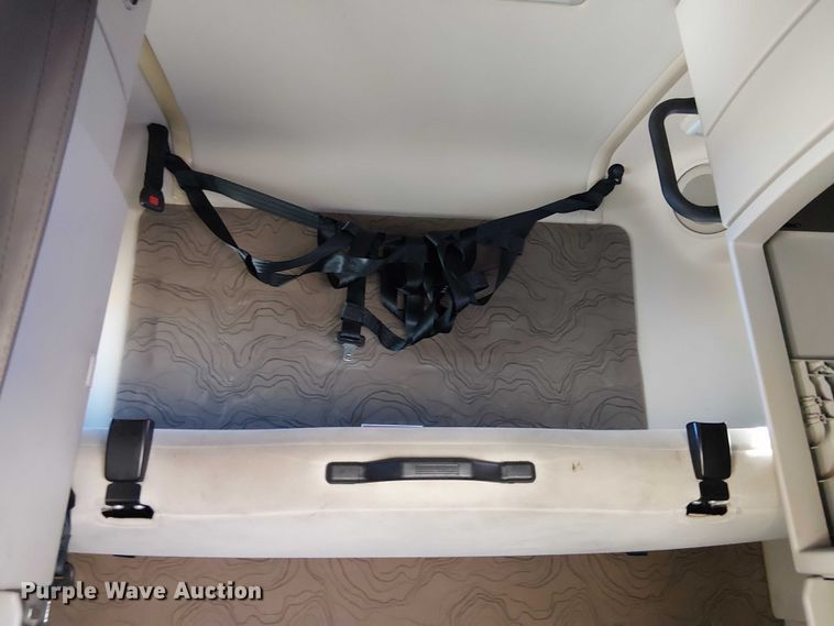 image for item YA1375 2018 Volvo VNL semi truck