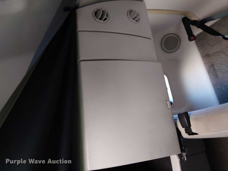 image for item YA1375 2018 Volvo VNL semi truck