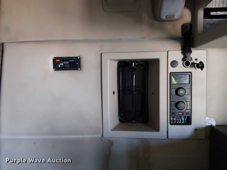 image for item YA1375 2018 Volvo VNL semi truck