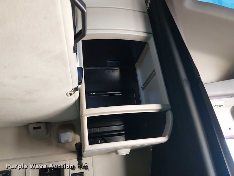 image for item YA1375 2018 Volvo VNL semi truck