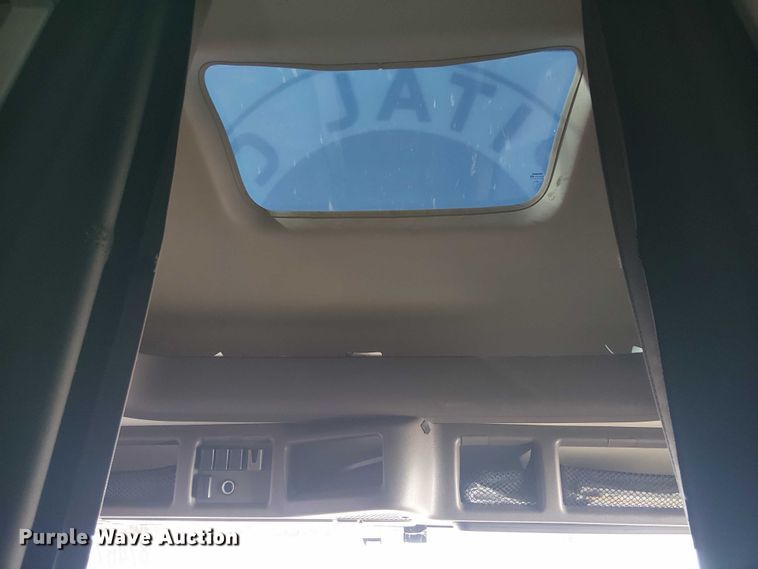 image for item YA1375 2018 Volvo VNL semi truck