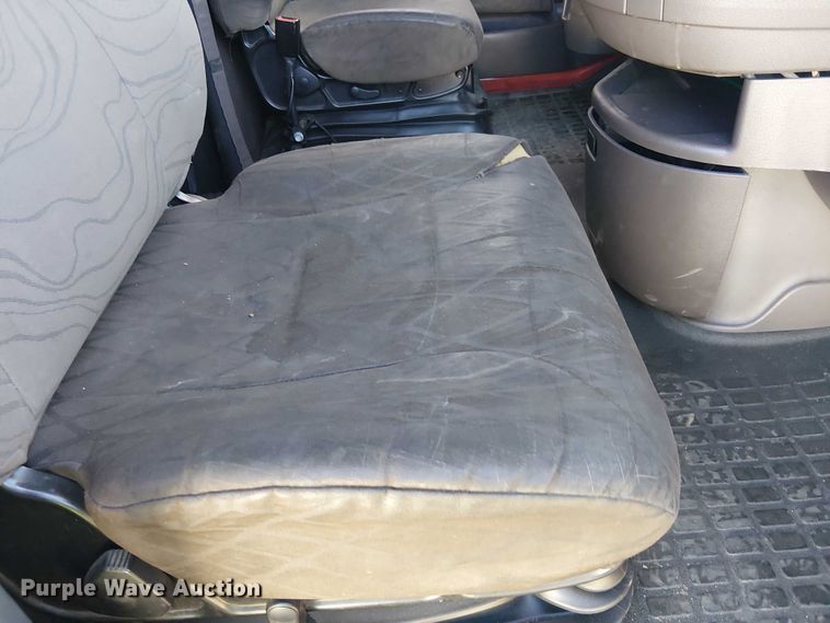 image for item YA1375 2018 Volvo VNL semi truck