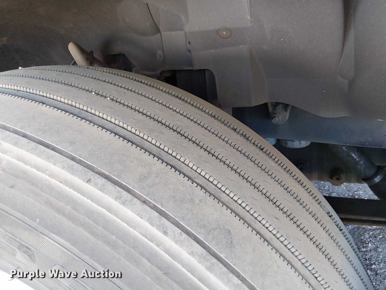 image for item YA1375 2018 Volvo VNL semi truck