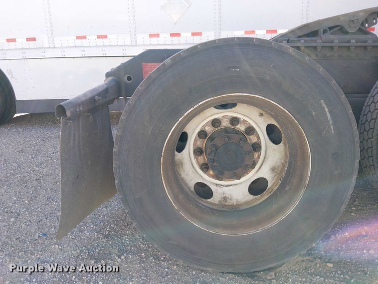 image for item YA1375 2018 Volvo VNL semi truck