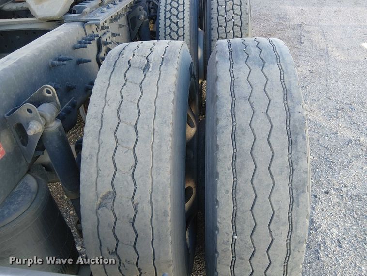 image for item YA1375 2018 Volvo VNL semi truck