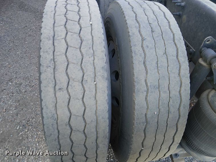 image for item YA1375 2018 Volvo VNL semi truck