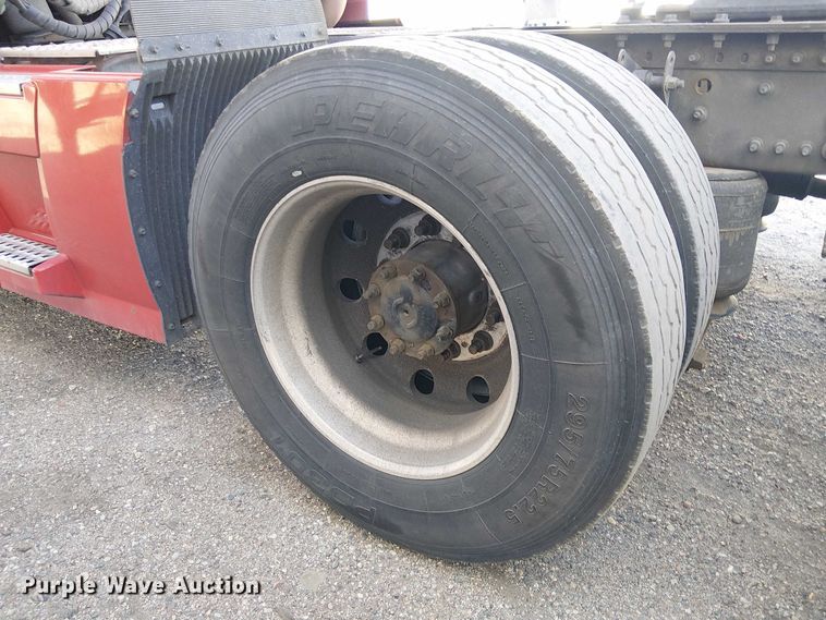 image for item YA1375 2018 Volvo VNL semi truck