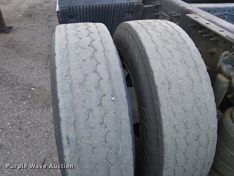 image for item YA1375 2018 Volvo VNL semi truck