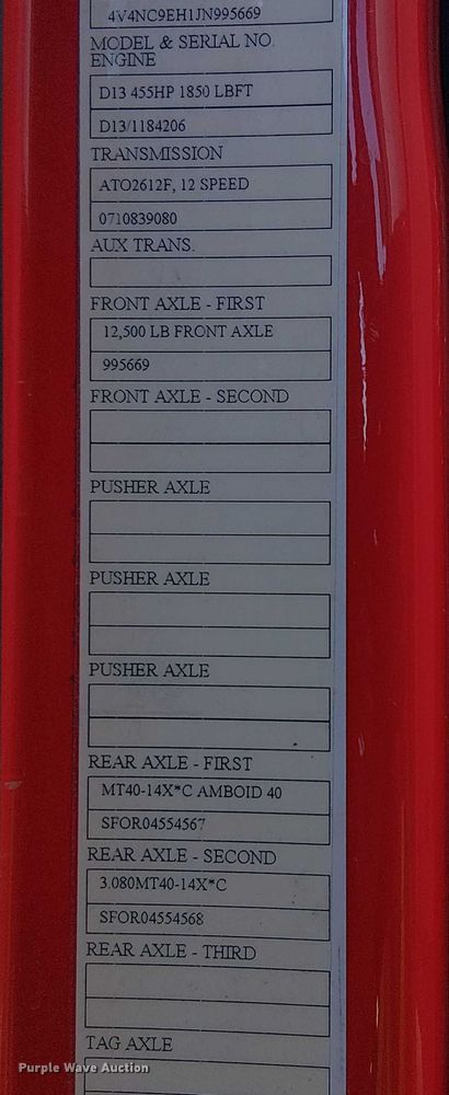 image for item YA1375 2018 Volvo VNL semi truck