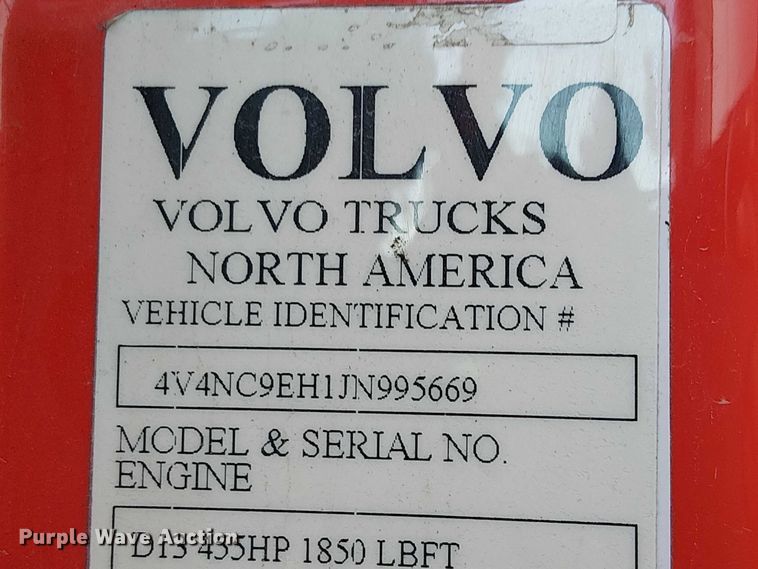 image for item YA1375 2018 Volvo VNL semi truck