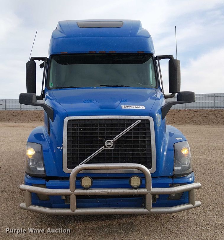 image for item YA1383 2017 Volvo VNL semi truck
