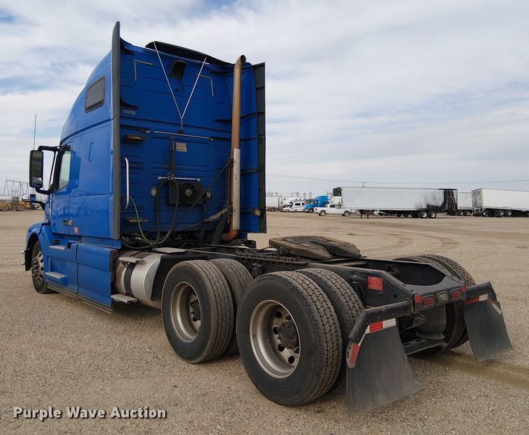 image for item YA1383 2017 Volvo VNL semi truck