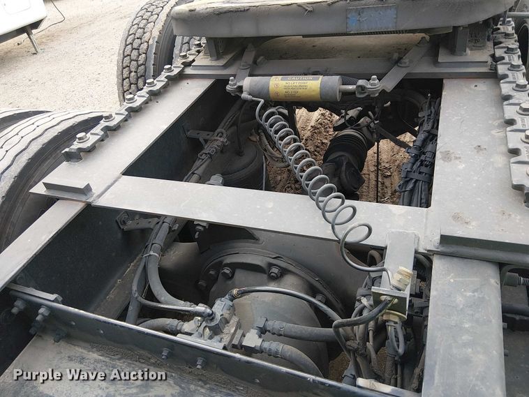 image for item YA1383 2017 Volvo VNL semi truck