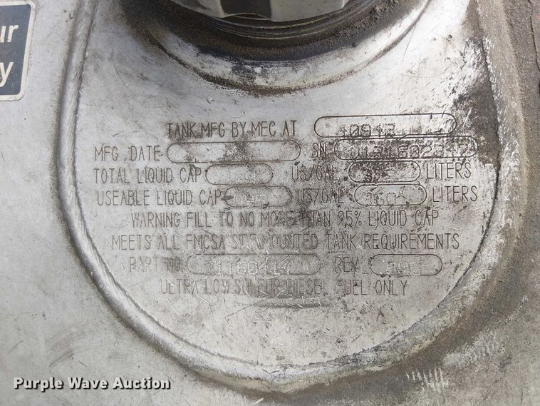 image for item YA1383 2017 Volvo VNL semi truck