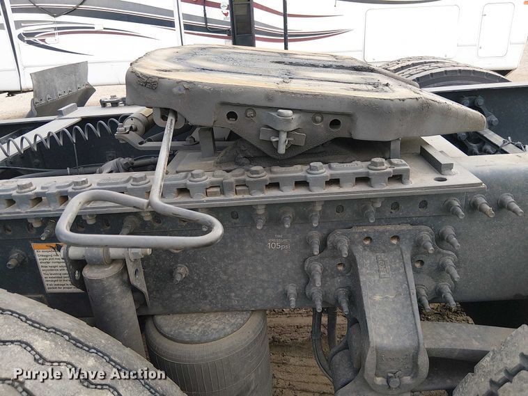 image for item YA1383 2017 Volvo VNL semi truck