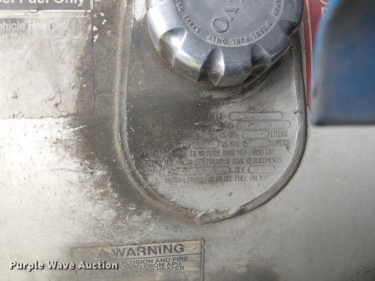 image for item YA1383 2017 Volvo VNL semi truck