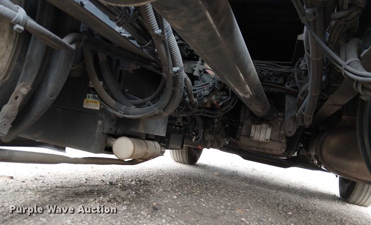 image for item YA1383 2017 Volvo VNL semi truck