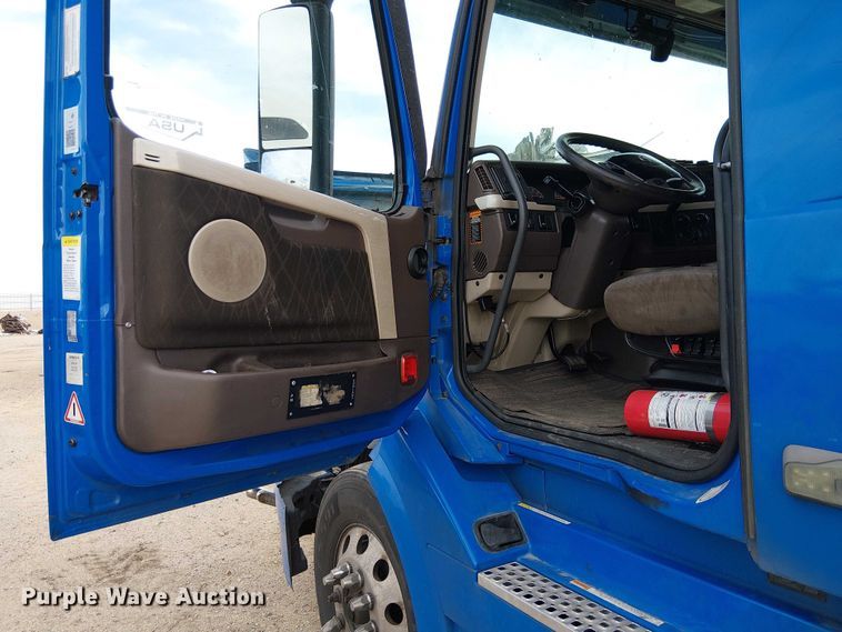 image for item YA1383 2017 Volvo VNL semi truck