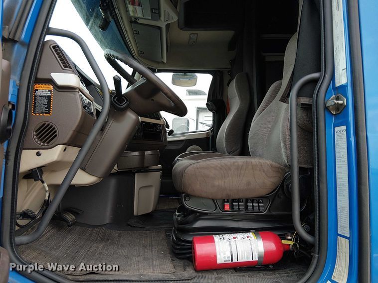 image for item YA1383 2017 Volvo VNL semi truck